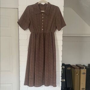 Vintage Brown Collared Dress with Detailed Buttons